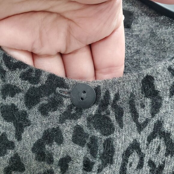 Nina Leonard Petite Women's Gray Black Animal Print Lambswool Angora Cardigan PM - Picture 3 of 5